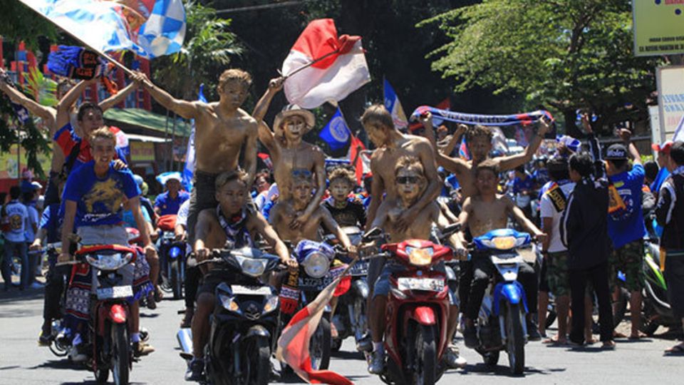 Konvoi Aremania pada Minggu (10/08/14), jelang Ulang Tahun Arema Cronus ke-27 yang berlangsung sehari kemudian. Copyright: &copy; ardiyansyah/INDOSPORT